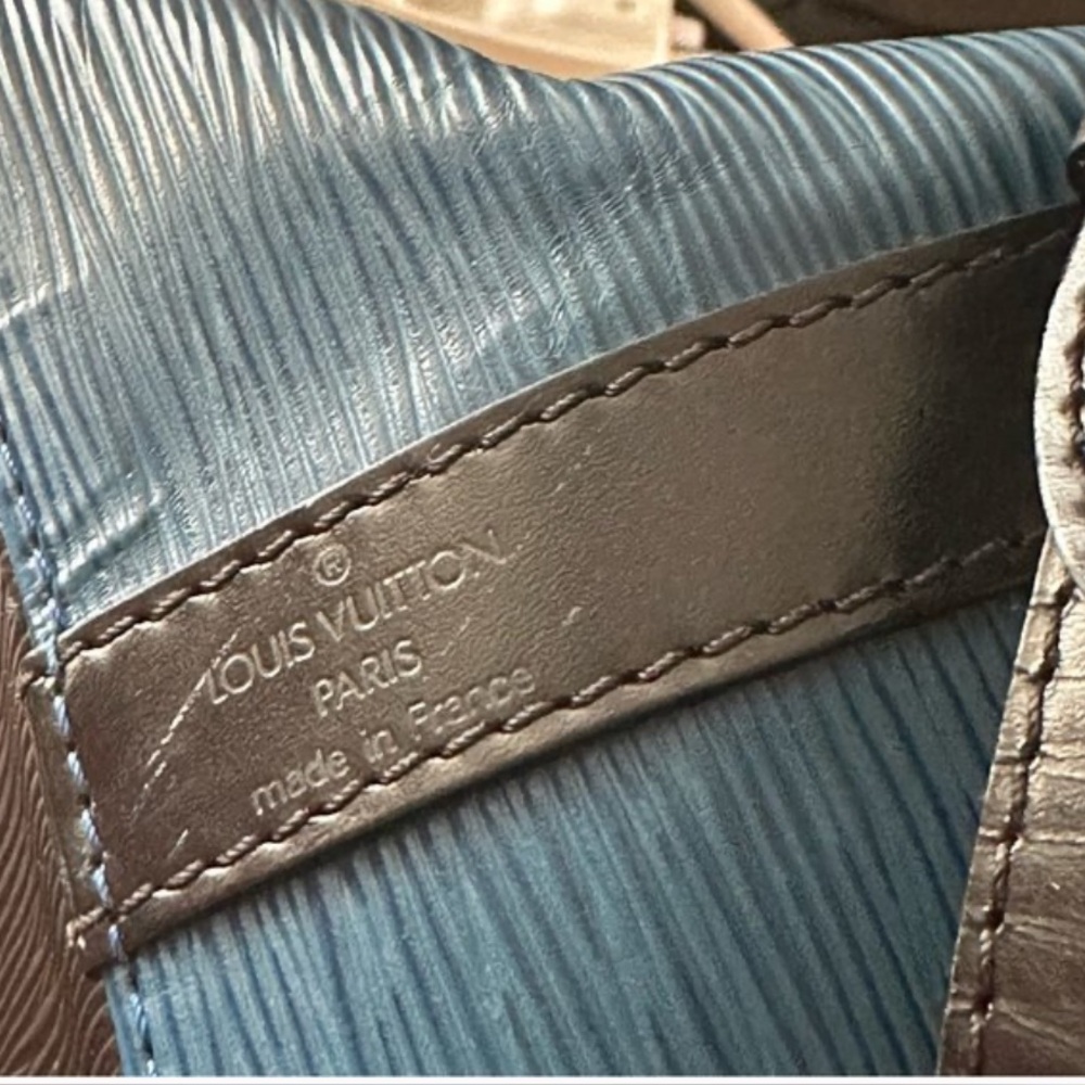 Authentic LOUIS VUITTON bag - Picture 2 of 9